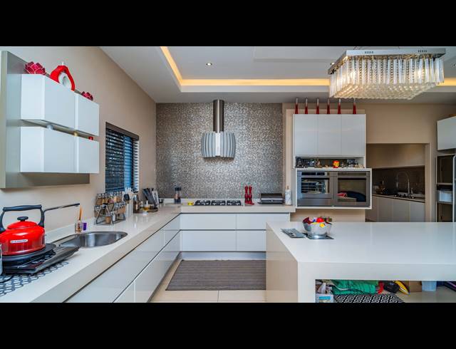 4 BEDROOM FREESTANDING FOR SALE IN LA LUCIA